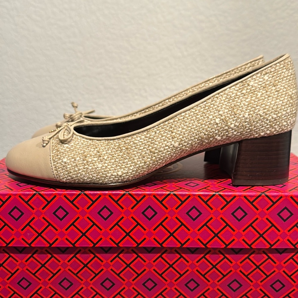 Tory Burch Cap Toe Pump Size 6, Tweed, Light Khaki, New